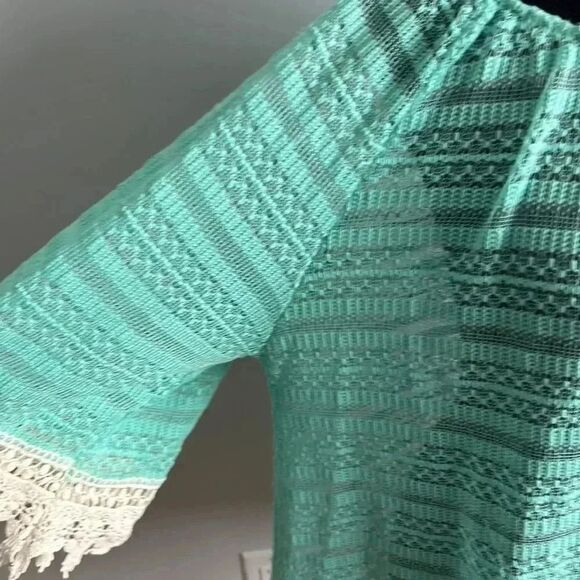 Bubble B Seafoam and cream lace top - Picture 2 of 7